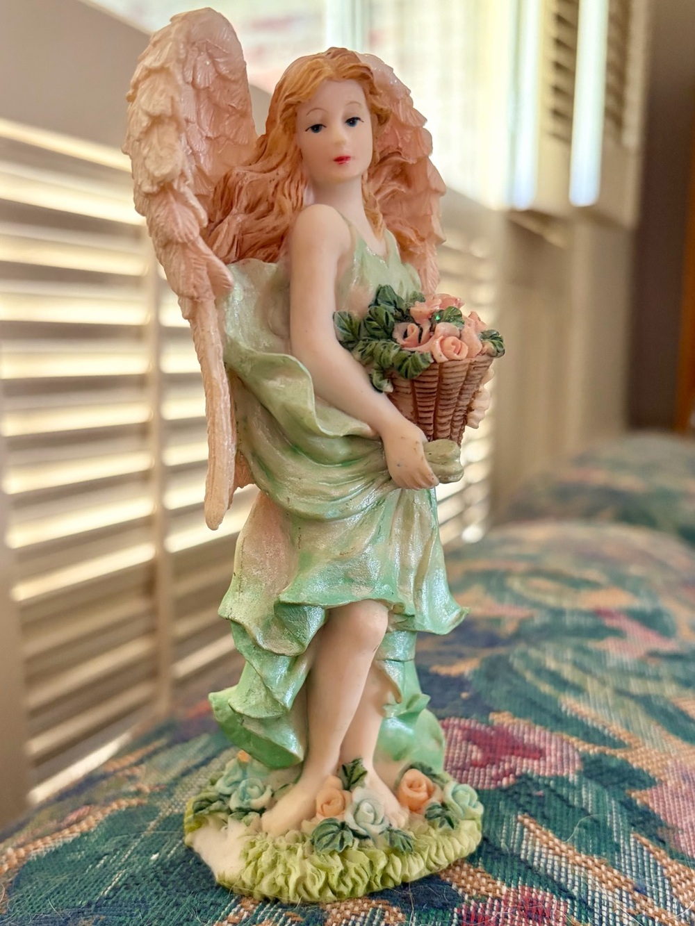 Source Unknown Pastel Angel Figurine in Mint Green and Peach
